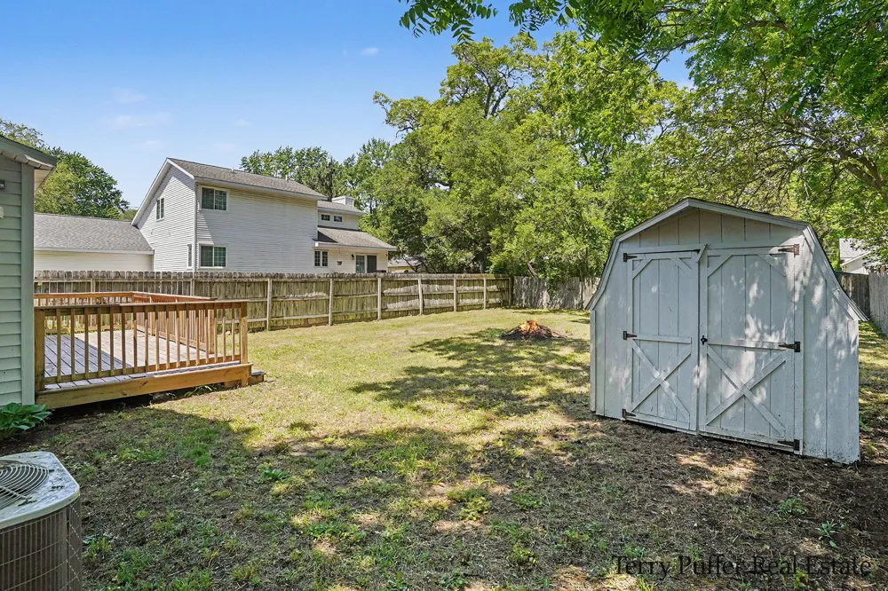 416 Pine Street Fruitport, MI 49415