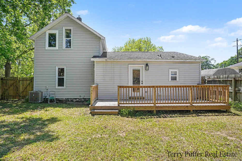 416 Pine Street Fruitport, MI 49415