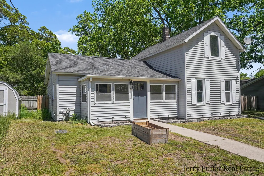 416 Pine Street Fruitport, MI 49415