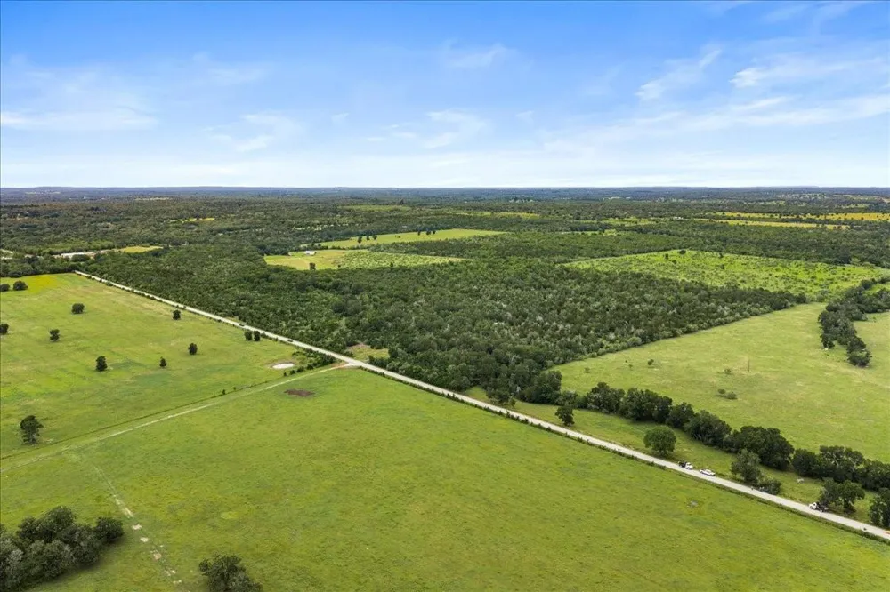 288 Charcoal Road Waelder, TX 78959