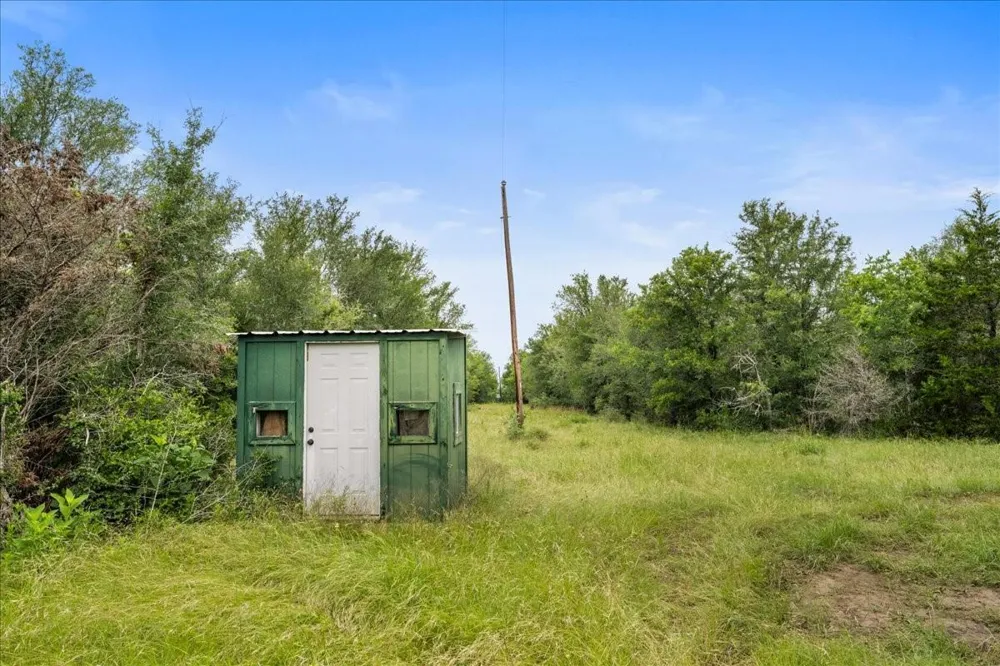 288 Charcoal Road Waelder, TX 78959