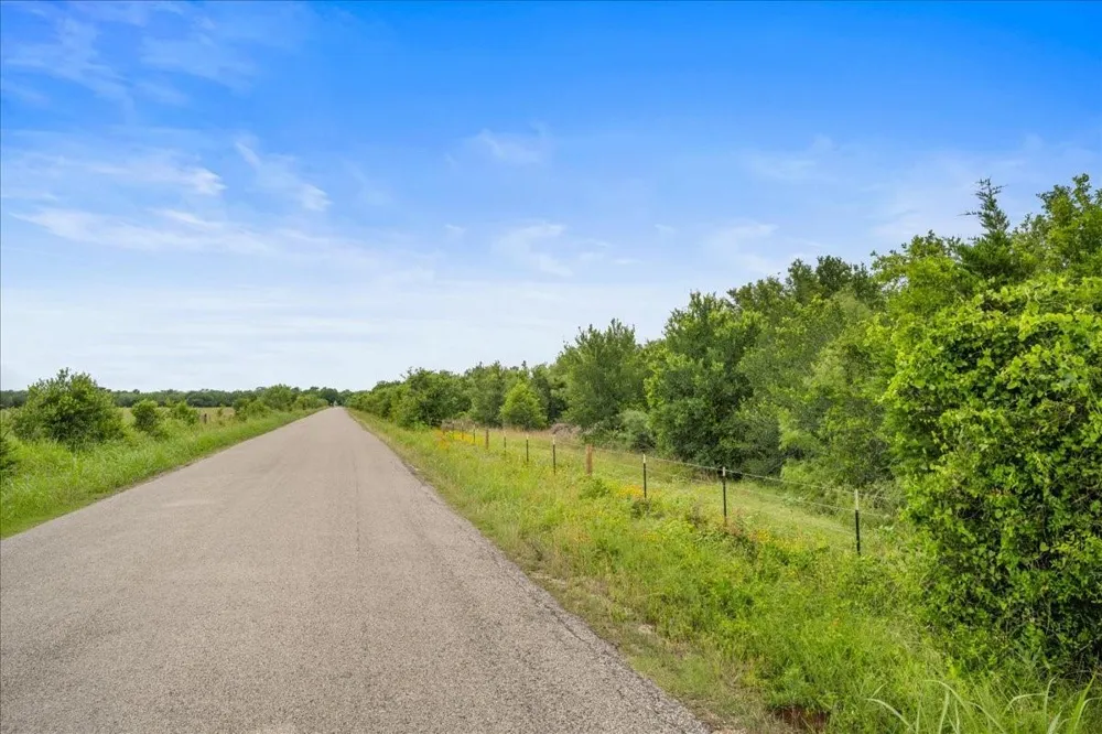 288 Charcoal Road Waelder, TX 78959