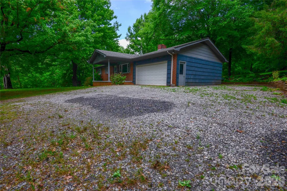 24 Sarabec Hill Road Black Mountain, NC 28711