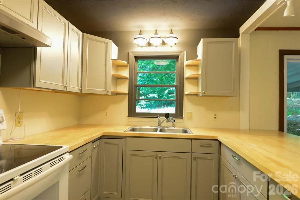 24 Sarabec Hill Road Black Mountain, NC 28711