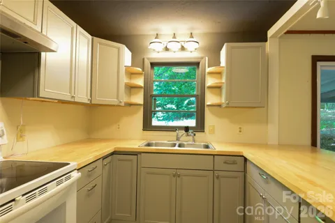 24 Sarabec Hill Road