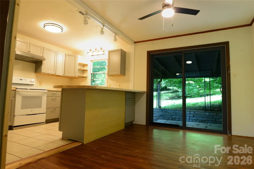 24 Sarabec Hill Road Black Mountain, NC 28711