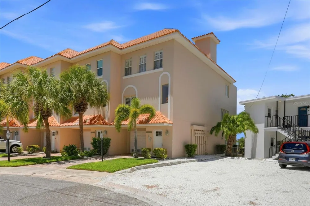 200 BRIGHTWATER DRIVE #10 Clearwater Beach, FL 33767