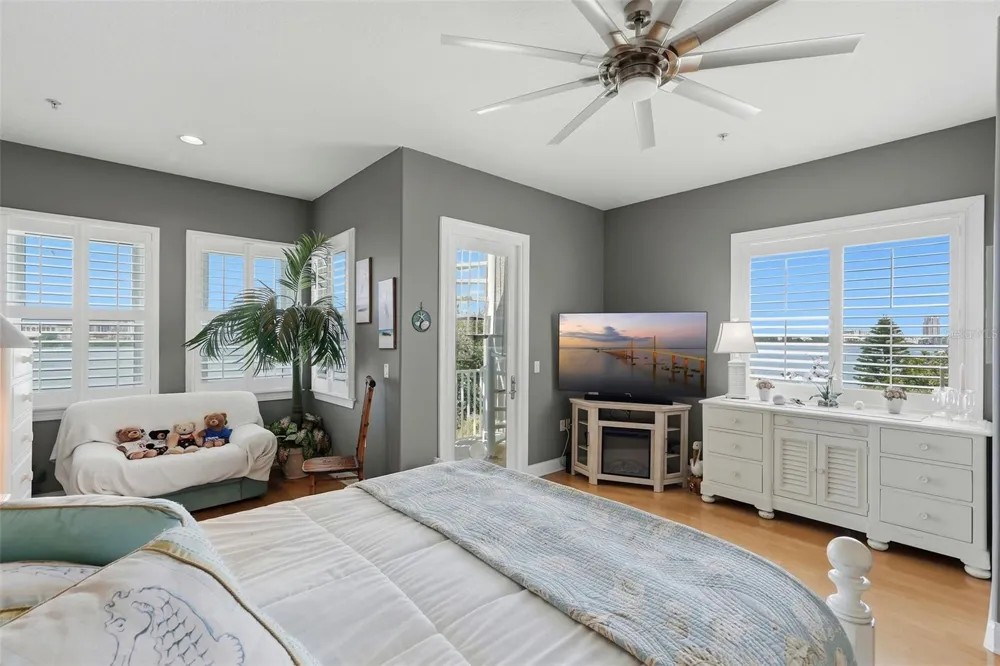 200 BRIGHTWATER DRIVE #10 Clearwater Beach, FL 33767