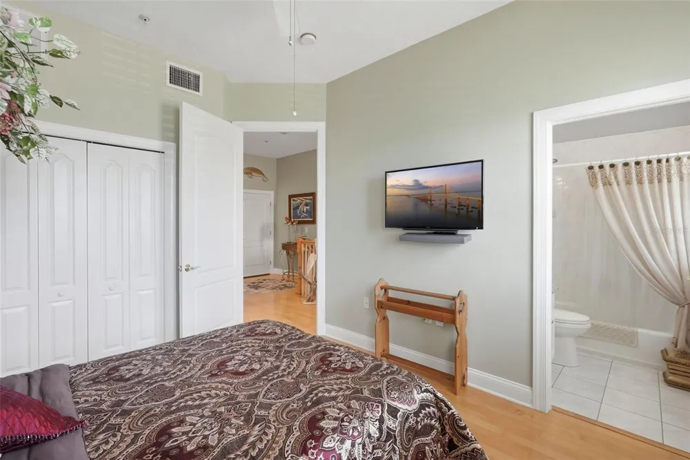200 BRIGHTWATER DRIVE #10 Clearwater Beach, FL 33767