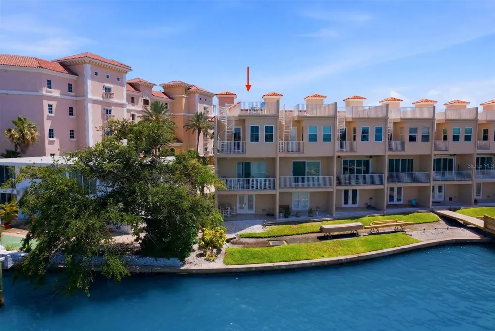 200 BRIGHTWATER DRIVE #10 Clearwater Beach, FL 33767