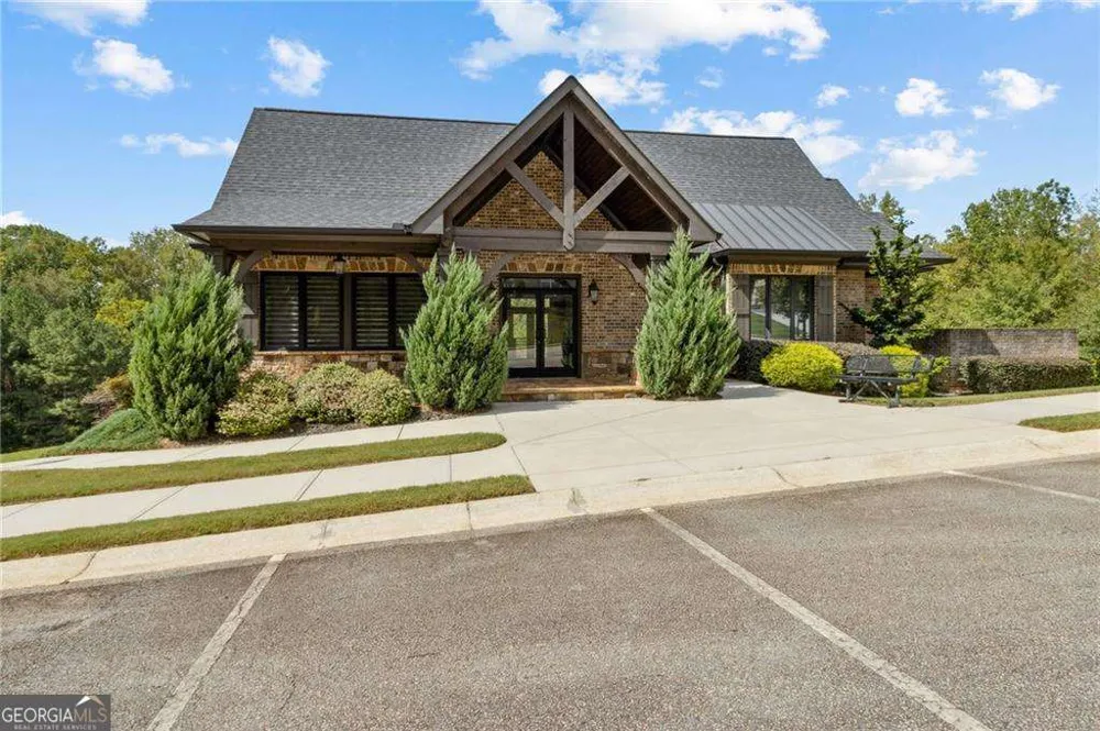 319 Water Oak TRL Hoschton, GA 30548