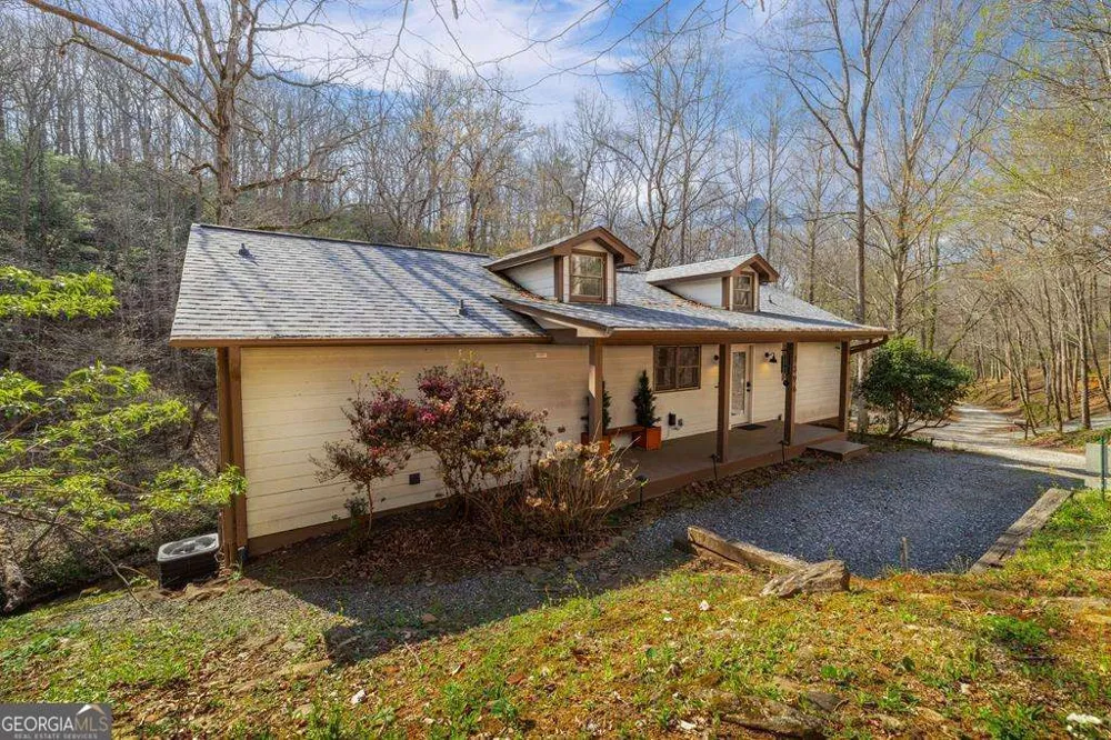 1396 Cherokee TRL Young Harris, GA 30582