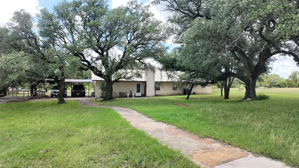 915 W Hwy 84 Highway W Mullin, TX 76864