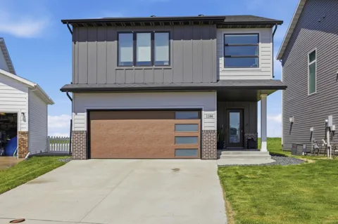 1186 Albert Court W