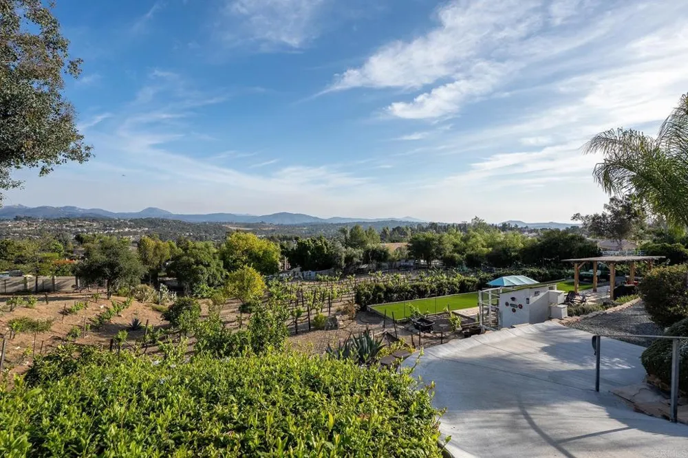 2763 W VICTORIA DR Alpine, CA 91901