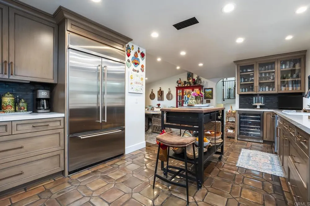 2763 W VICTORIA DR Alpine, CA 91901