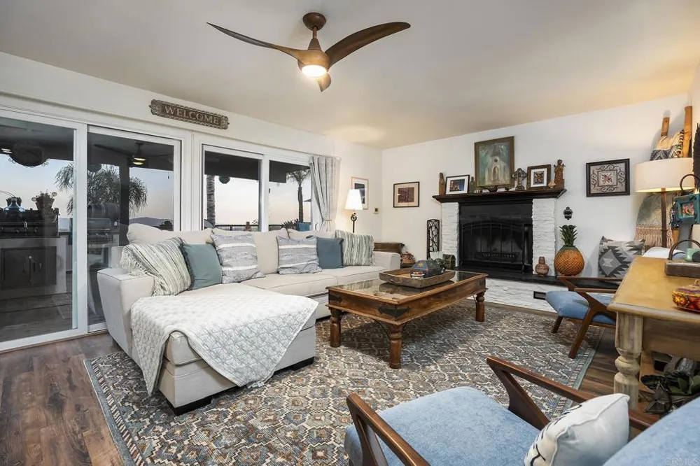 2763 W VICTORIA DR Alpine, CA 91901
