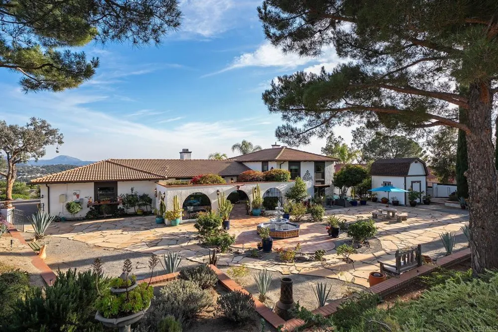 2763 W VICTORIA DR Alpine, CA 91901