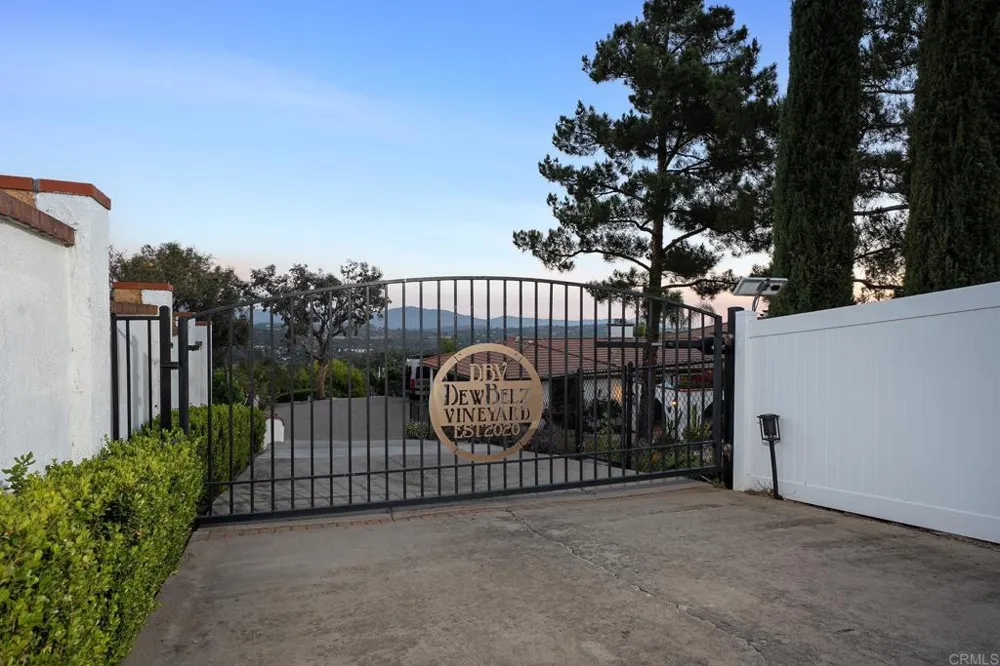 2763 W VICTORIA DR Alpine, CA 91901