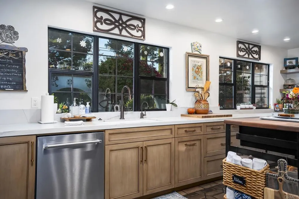 2763 W VICTORIA DR Alpine, CA 91901