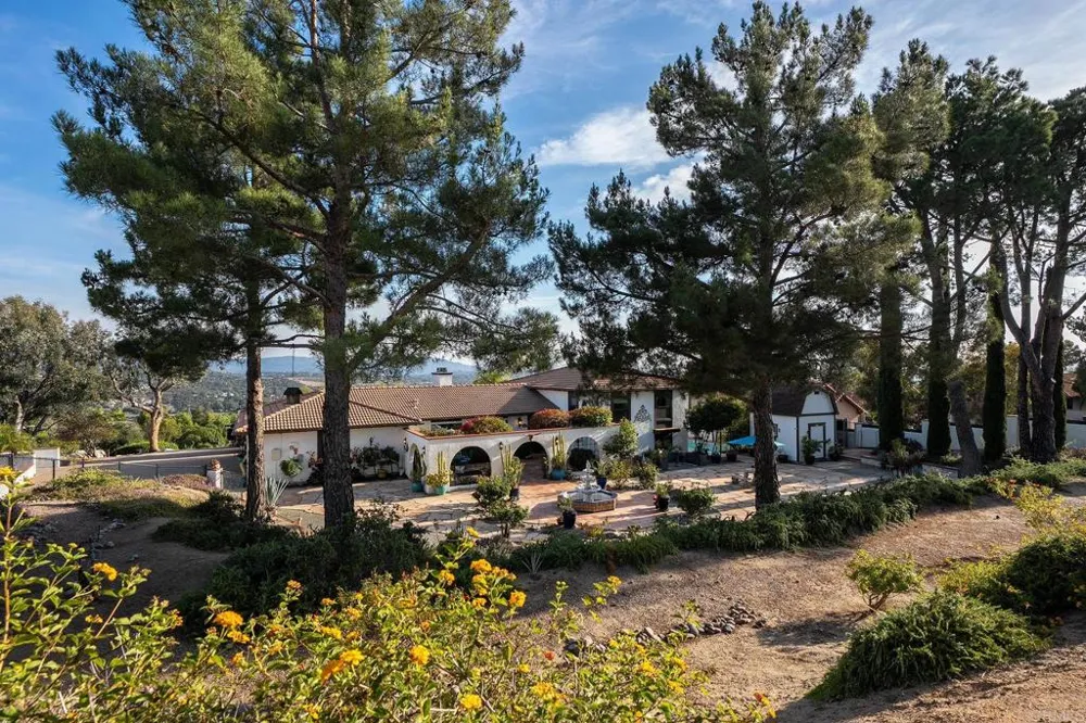 2763 W VICTORIA DR Alpine, CA 91901
