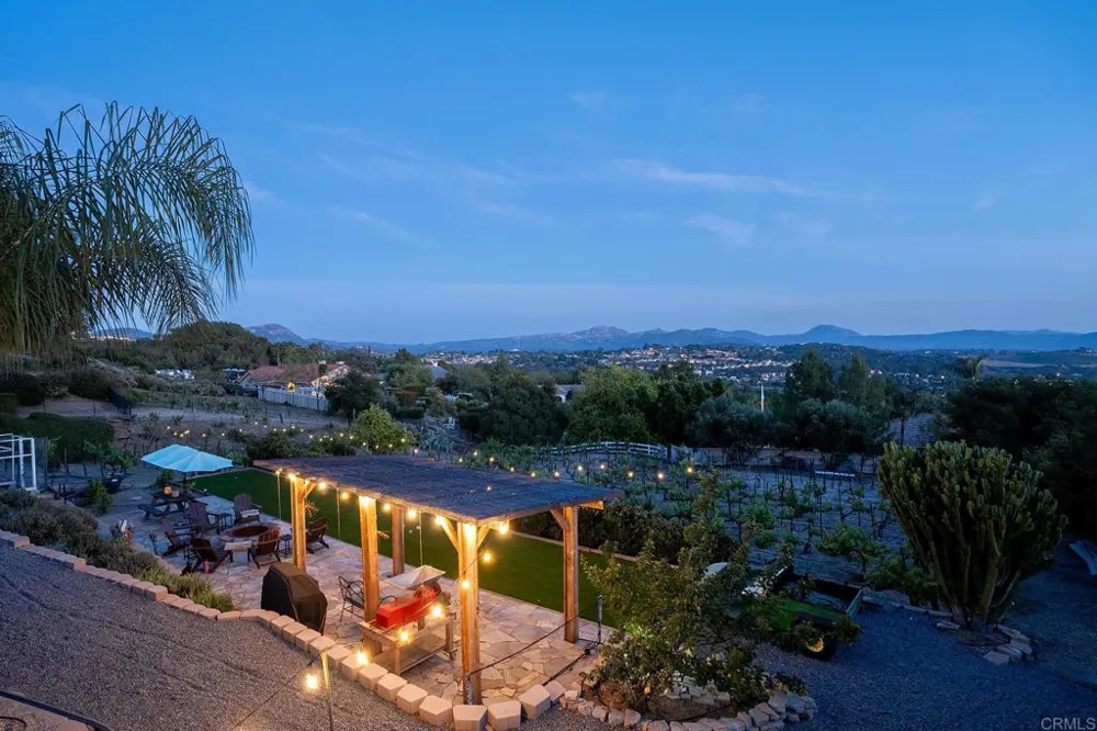 2763 W VICTORIA DR Alpine, CA 91901