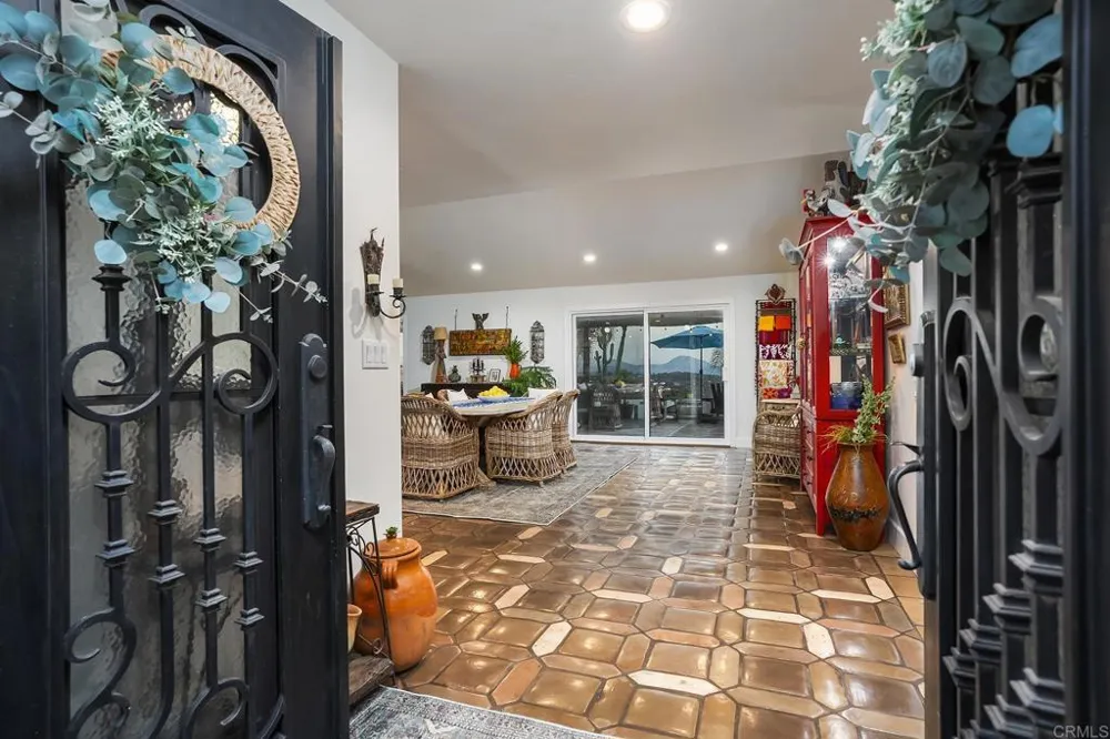 2763 W VICTORIA DR Alpine, CA 91901