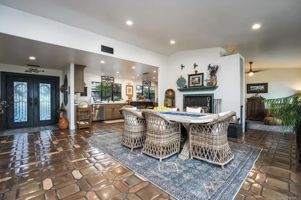 2763 W VICTORIA DR Alpine, CA 91901