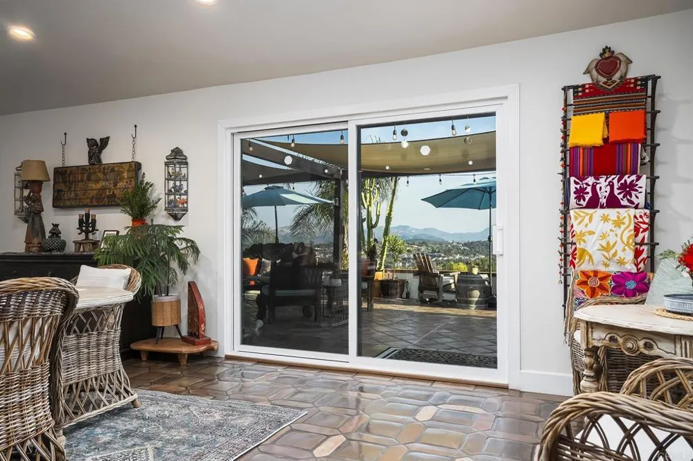 2763 W VICTORIA DR Alpine, CA 91901