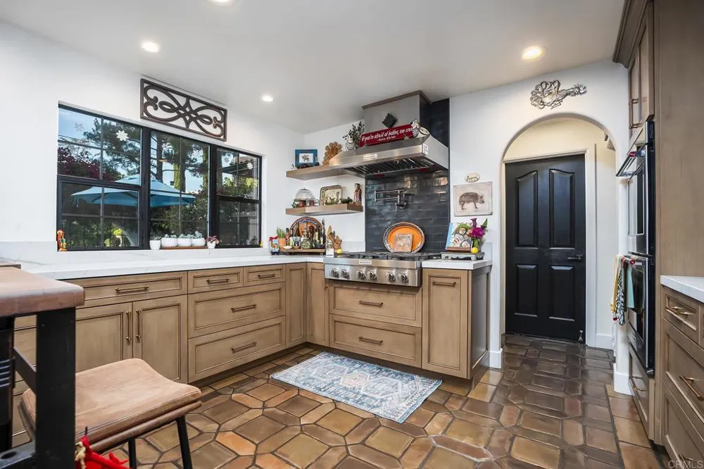 2763 W VICTORIA DR Alpine, CA 91901