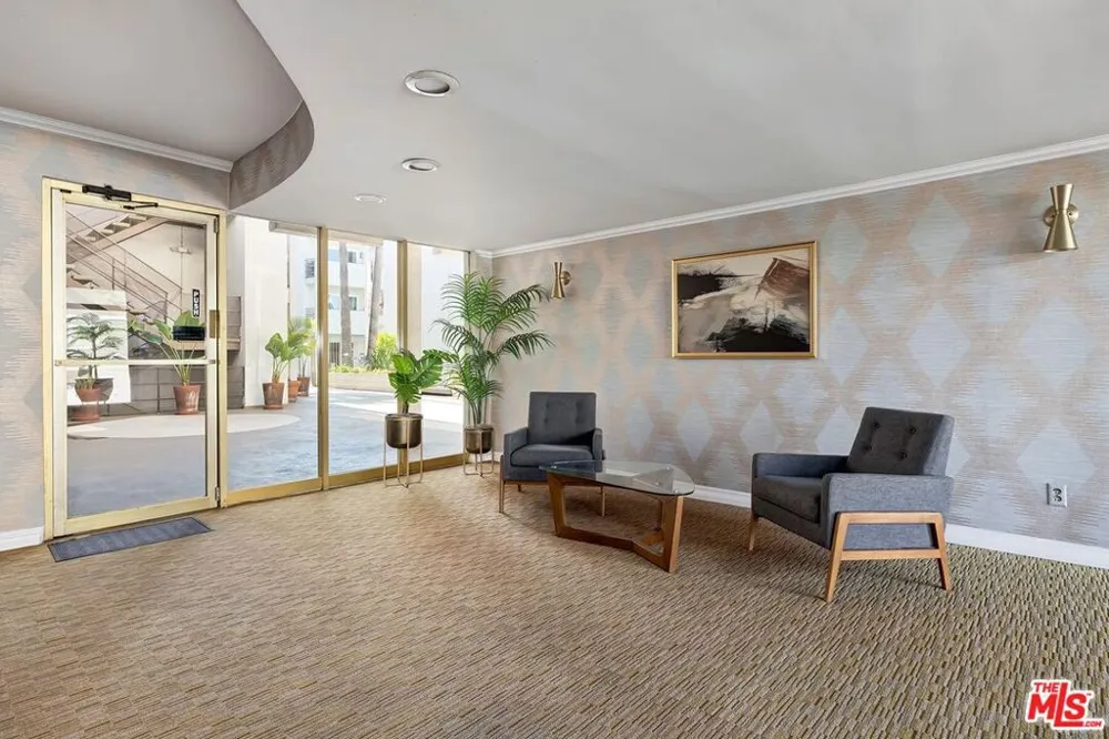 4445 Cartwright Avenue #310 Toluca Lake, CA 91602