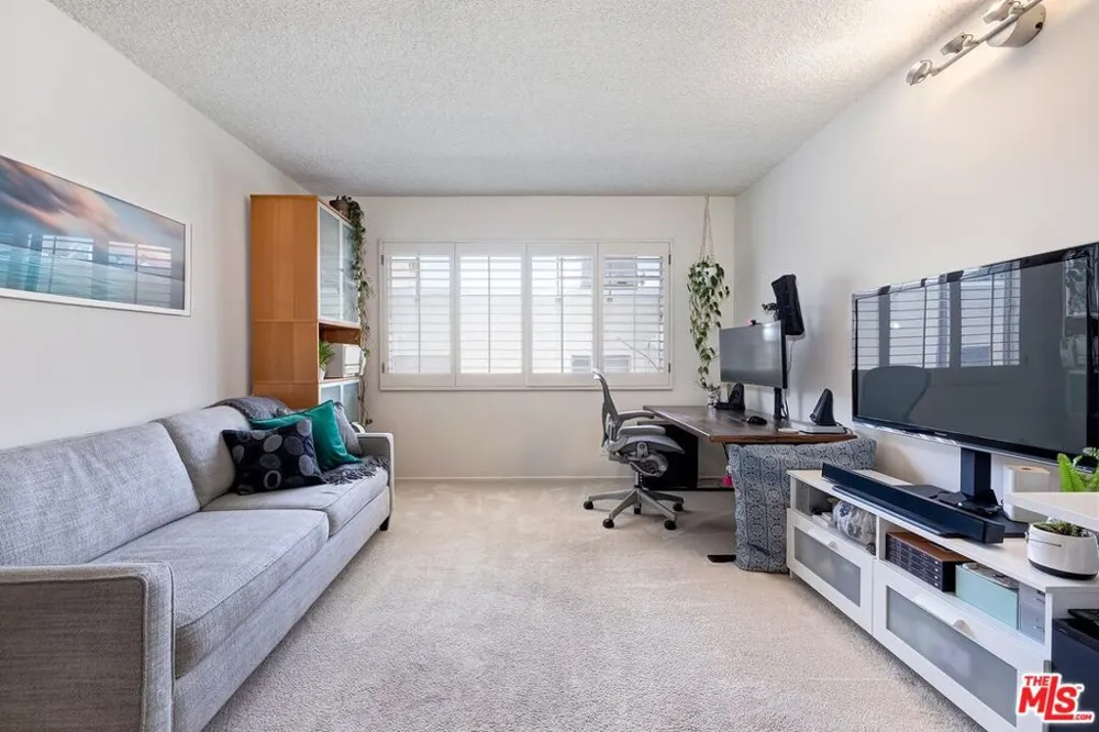 4445 Cartwright Avenue #310 Toluca Lake, CA 91602
