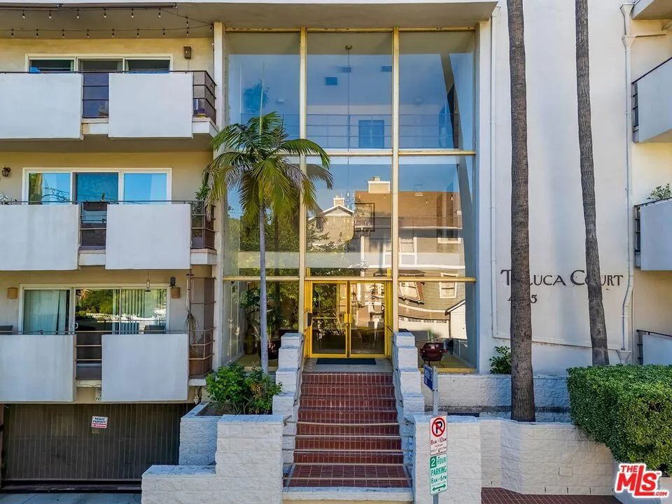 4445 Cartwright Avenue #310 Toluca Lake, CA 91602