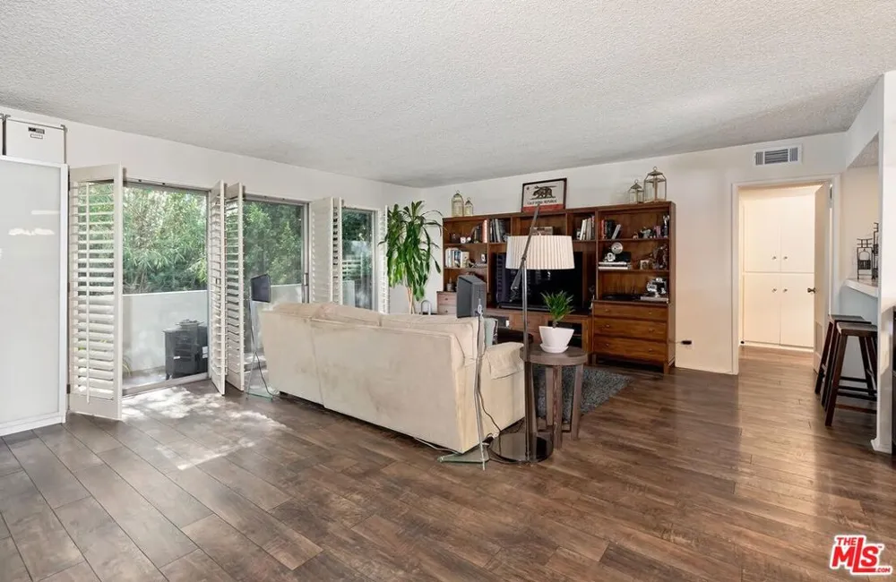 4445 Cartwright Avenue #310 Toluca Lake, CA 91602