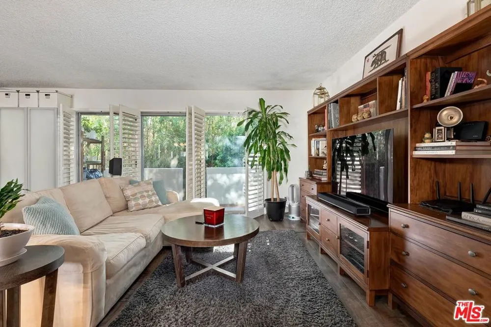 4445 Cartwright Avenue #310 Toluca Lake, CA 91602