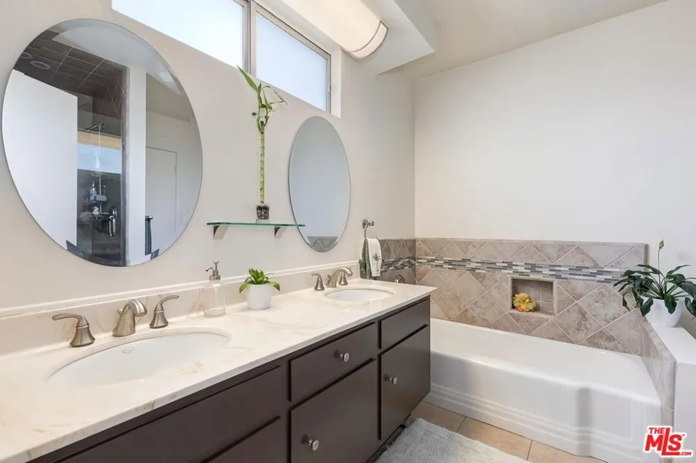 4445 Cartwright Avenue #310 Toluca Lake, CA 91602