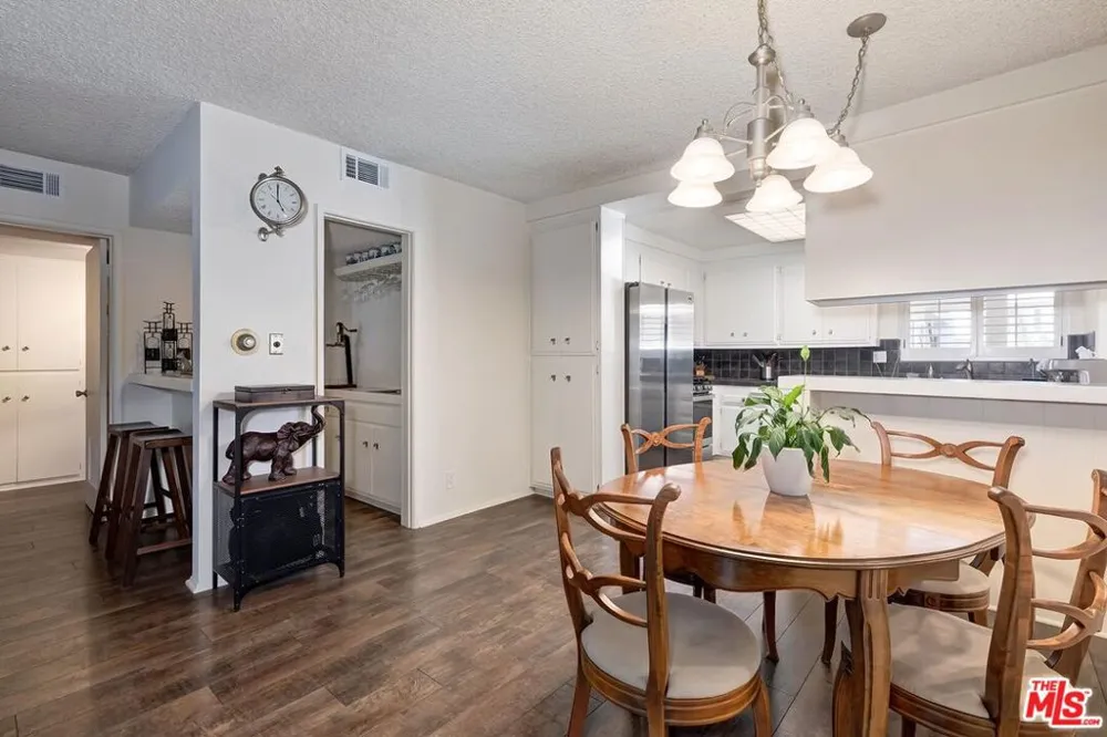 4445 Cartwright Avenue #310 Toluca Lake, CA 91602