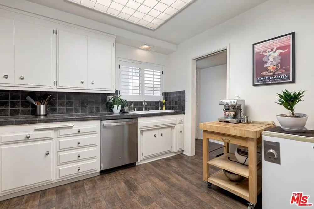 4445 Cartwright Avenue #310 Toluca Lake, CA 91602