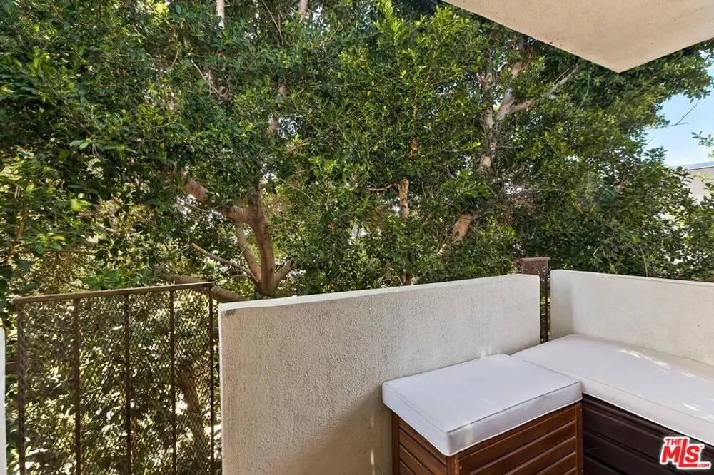 4445 Cartwright Avenue #310 Toluca Lake, CA 91602