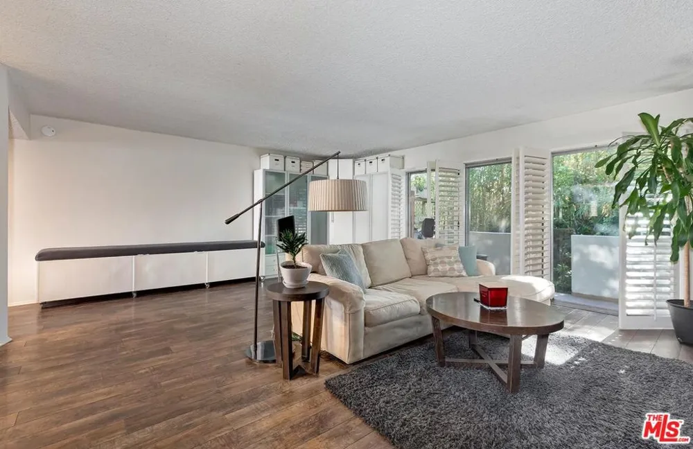 4445 Cartwright Avenue #310 Toluca Lake, CA 91602