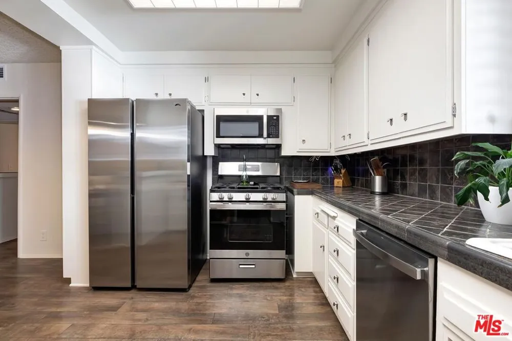 4445 Cartwright Avenue #310 Toluca Lake, CA 91602