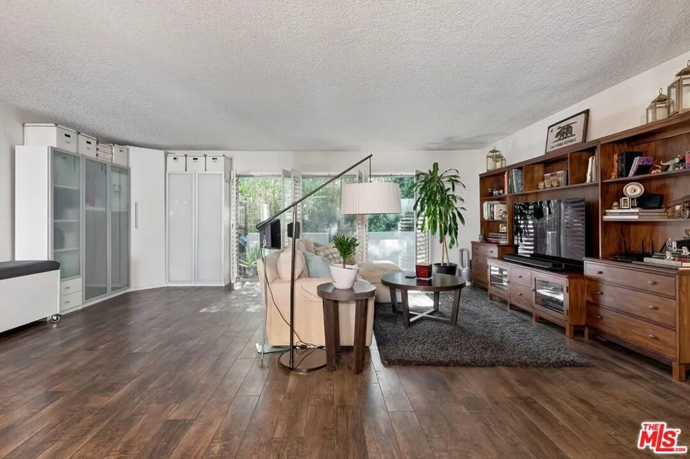 4445 Cartwright Avenue #310 Toluca Lake, CA 91602