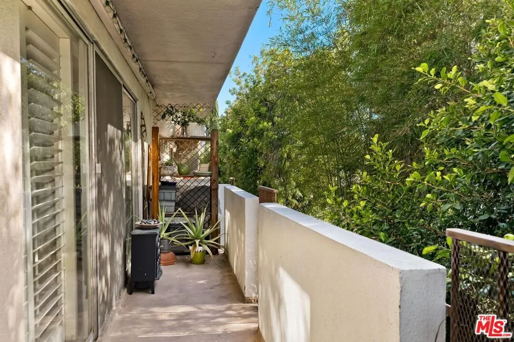4445 Cartwright Avenue #310 Toluca Lake, CA 91602