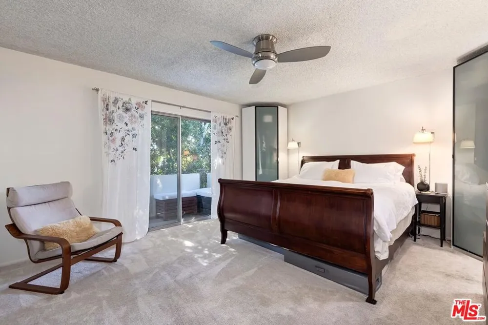 4445 Cartwright Avenue #310 Toluca Lake, CA 91602
