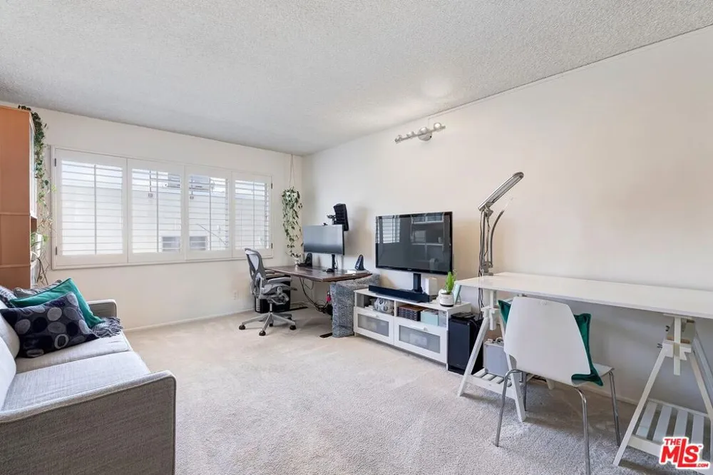 4445 Cartwright Avenue #310 Toluca Lake, CA 91602