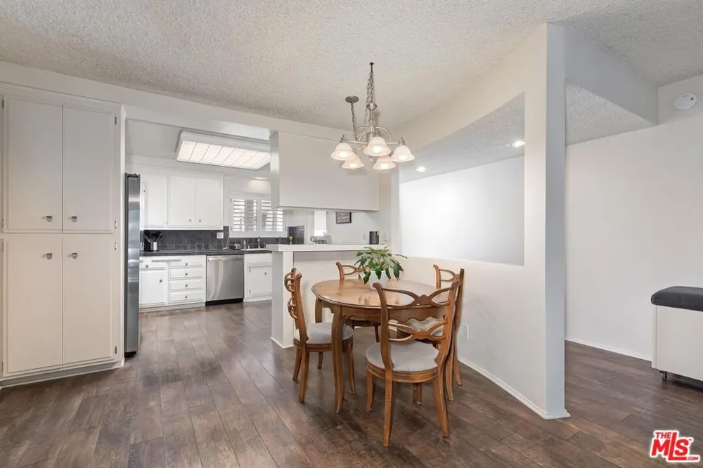 4445 Cartwright Avenue #310 Toluca Lake, CA 91602