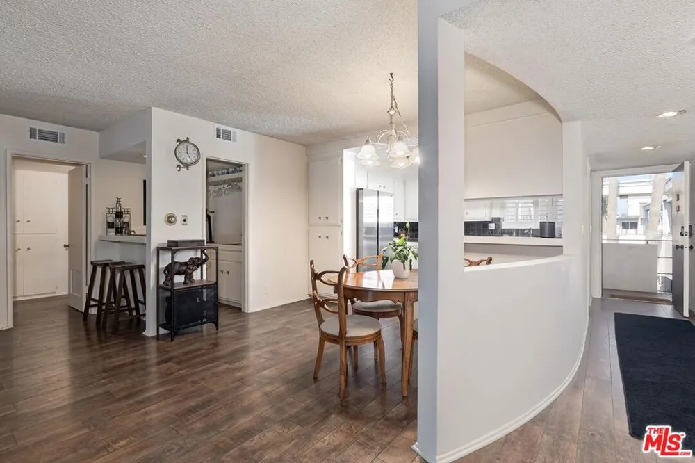 4445 Cartwright Avenue #310 Toluca Lake, CA 91602