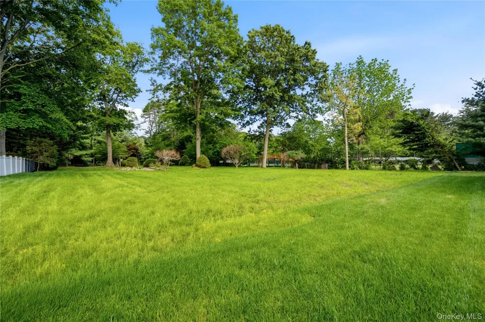 1130 Carlls Straight Path Dix Hills, NY 11746