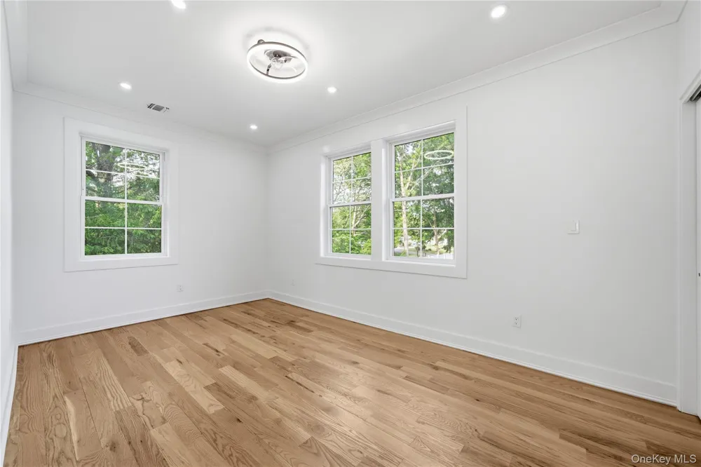 1130 Carlls Straight Path Dix Hills, NY 11746