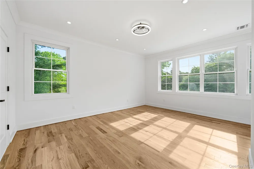 1130 Carlls Straight Path Dix Hills, NY 11746